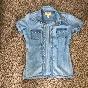Levi’s button down